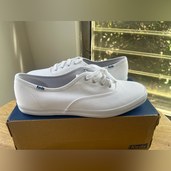 Keds White Canvas Sneakers. 8W - Picture 2 of 8